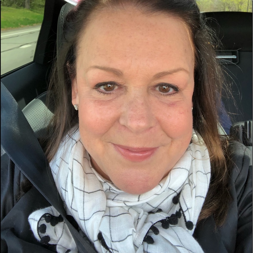 Meet your Posher, Maura